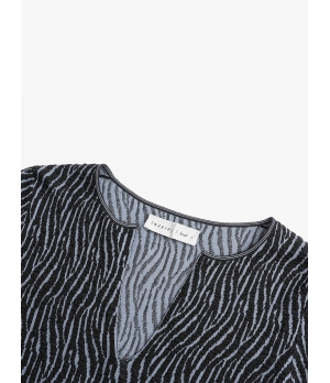 SWAYING Navy Bubble Yarn Classic Knit Top