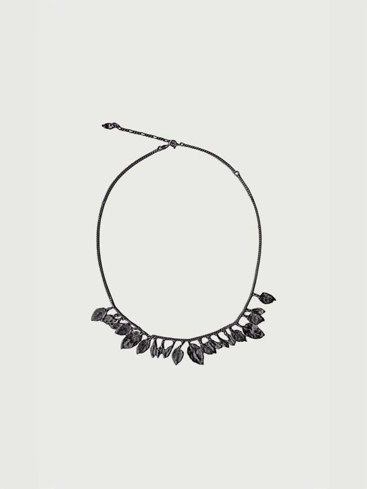 Black Stoneleaf Necklace