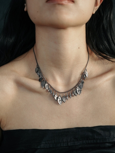 Black Stoneleaf Necklace