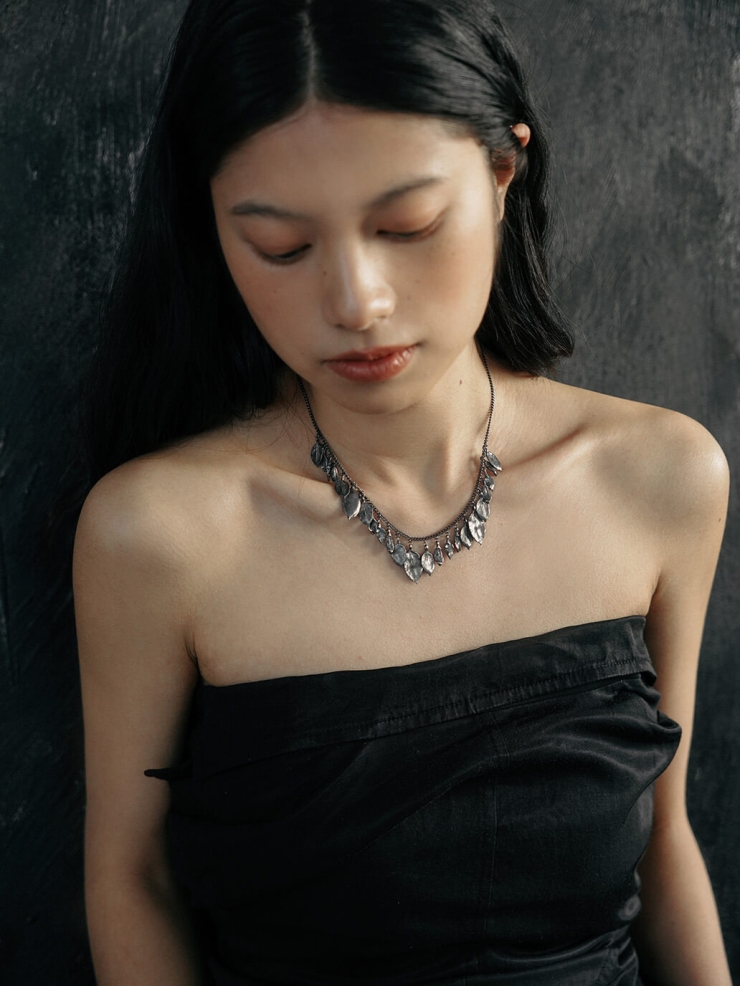 Black Stoneleaf Necklace