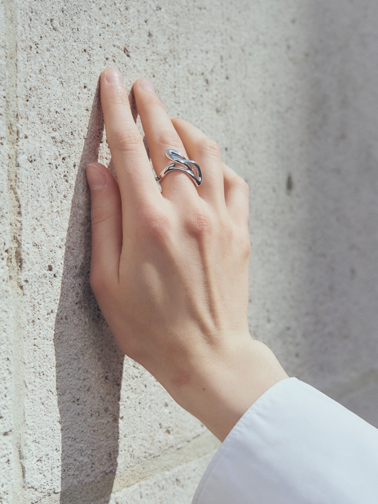 Líquide-Tidal Knot Ring