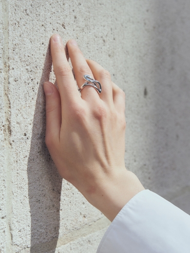 Líquide-Tidal Knot Ring