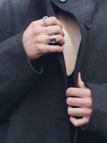 Líquide-Tidal Knot Ring