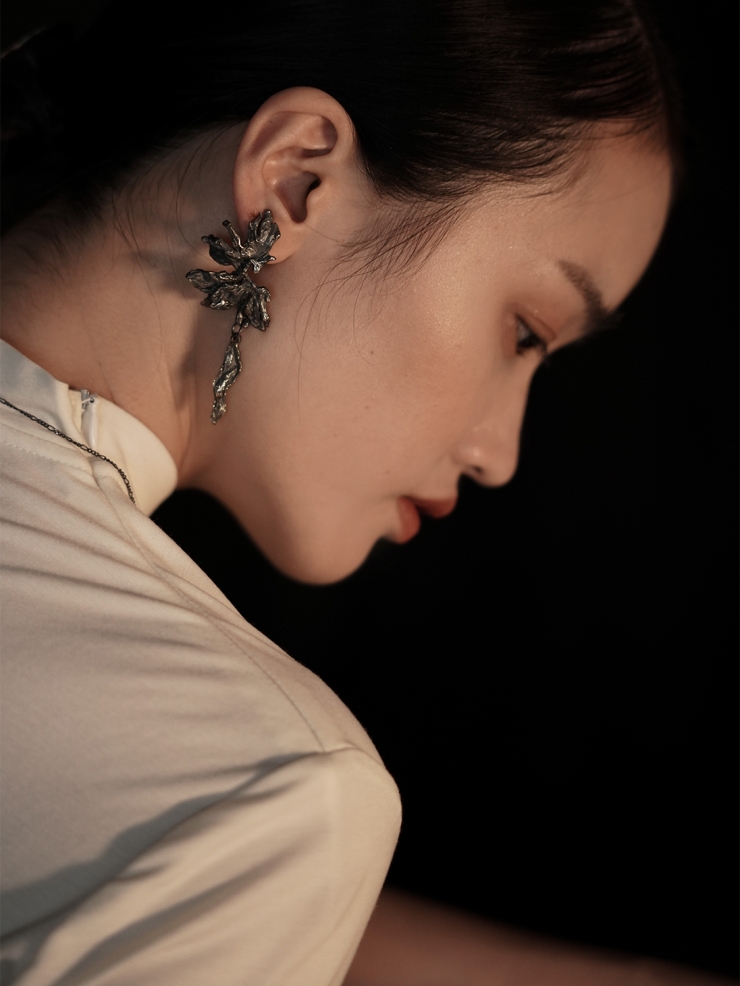 Black Wind Eroded Sunflower Earrings