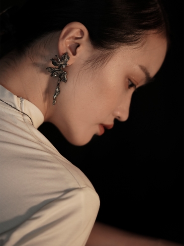 Black Wind Eroded Sunflower Earrings