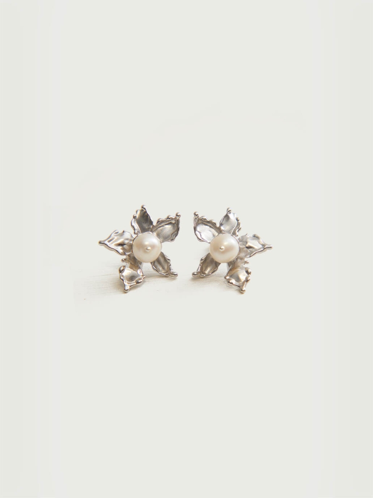 Silver Hydrangea Pearl Stud Earrings