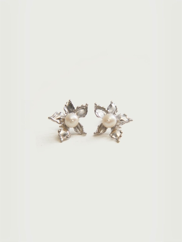 Silver Hydrangea Pearl Stud Earrings