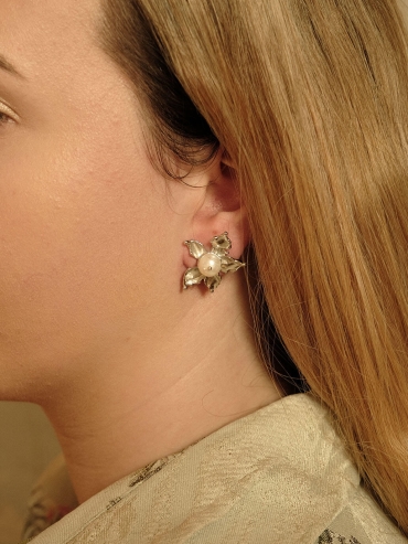 Silver Hydrangea Pearl Stud Earrings