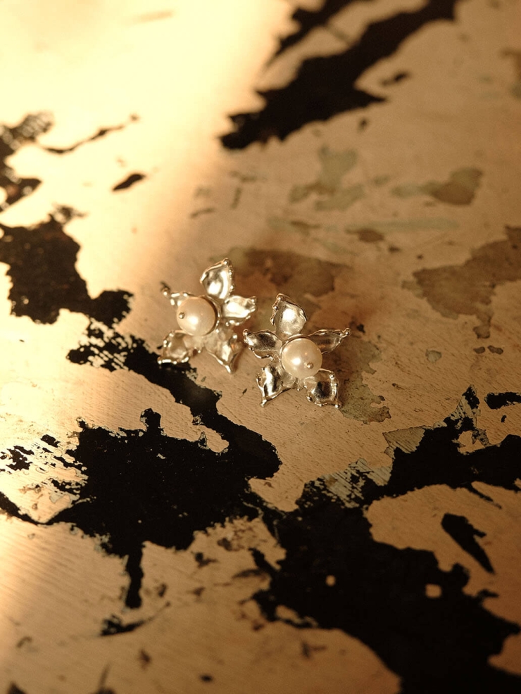 Silver Hydrangea Pearl Stud Earrings