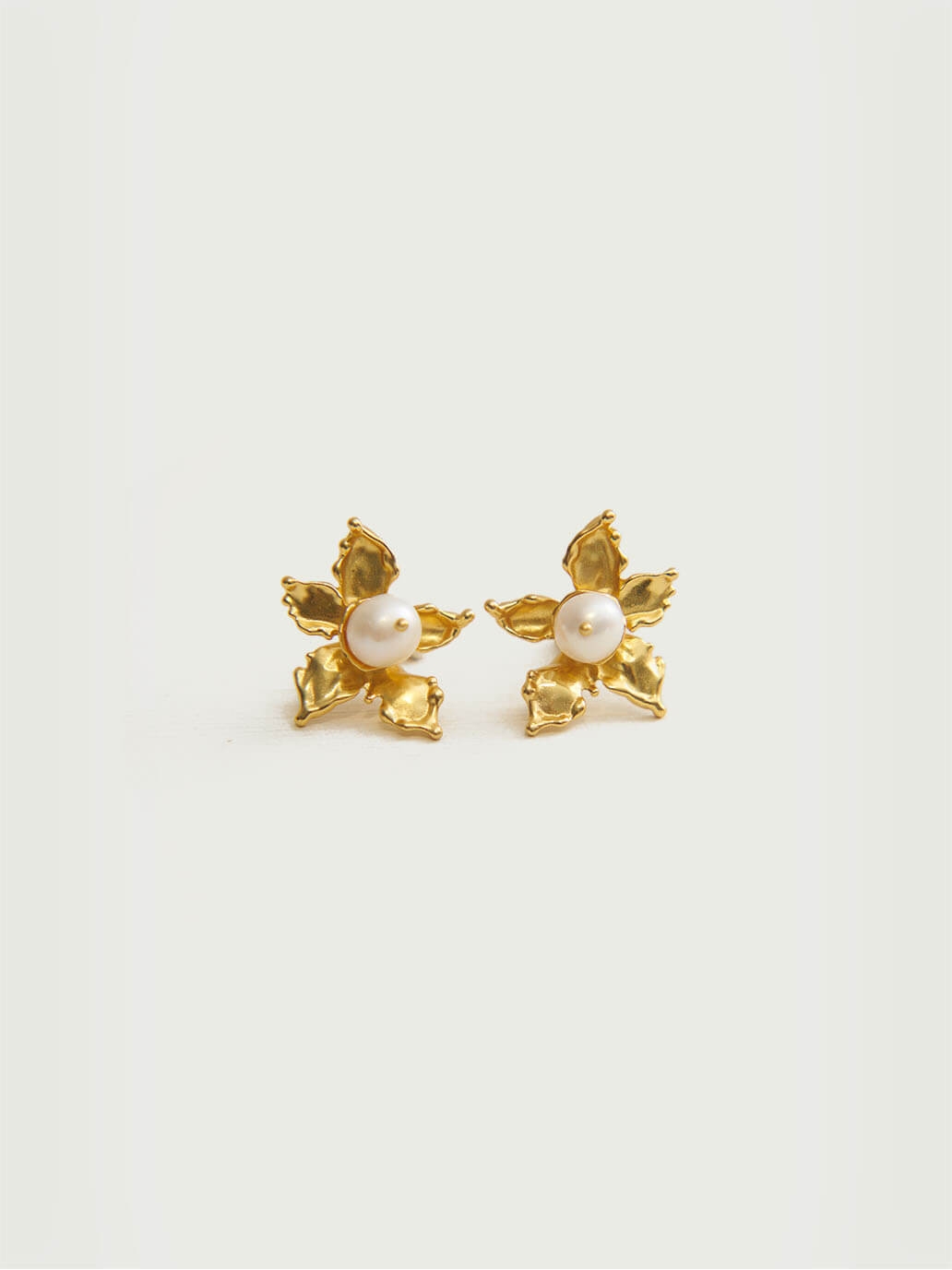 Gold Hydrangea Pearl Stud Earrings