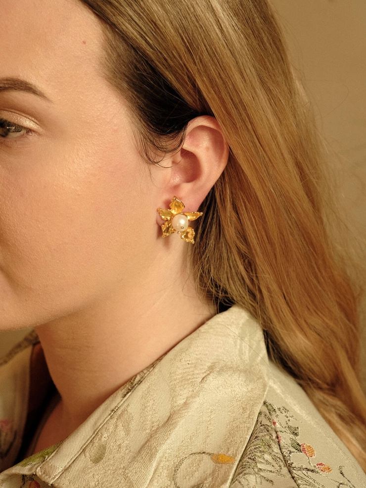 Gold Hydrangea Pearl Stud Earrings