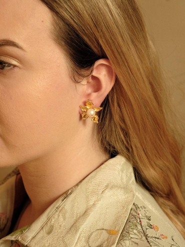 Gold Hydrangea Pearl Stud Earrings