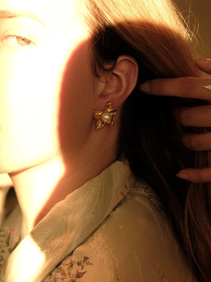 Gold Hydrangea Pearl Stud Earrings