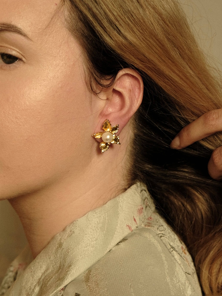 Gold Hydrangea Pearl Stud Earrings