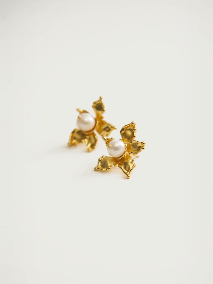 Gold Hydrangea Pearl Stud Earrings