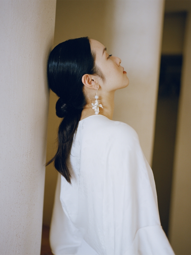 AOKINSIDE Silver Iris Pearl Earrings