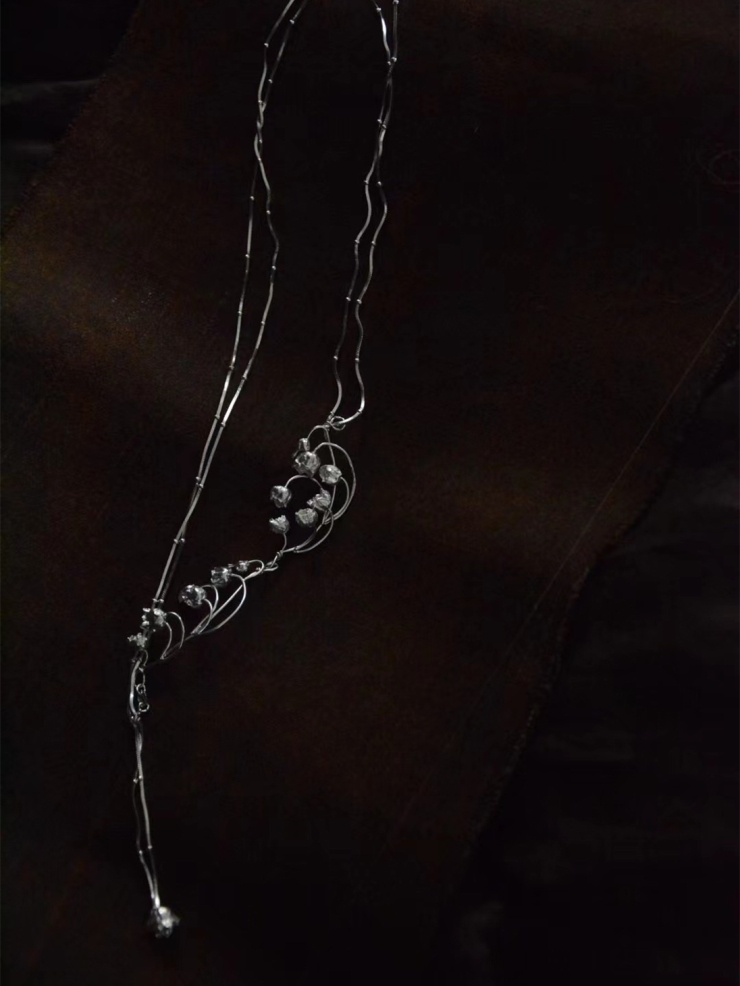 AOKINSIDE Silver Oxidized Multi Bell Orchid Necklace