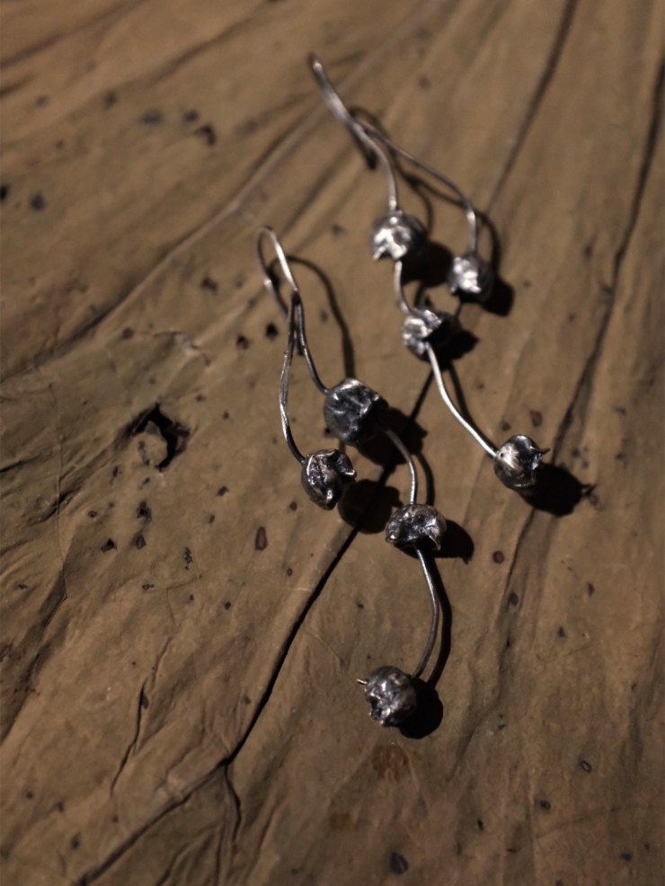 AOKINSIDE Black Bell Orchid Earrings
