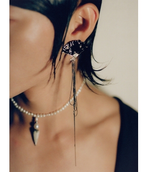 HANYING Black Enamel Fan Tassel Earring (Single)