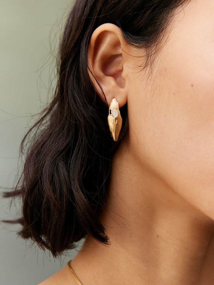 Gold White Jade Impression Stud Earrings