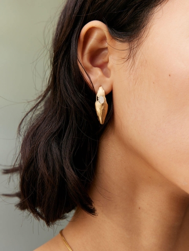 Gold White Jade Impression Stud Earrings