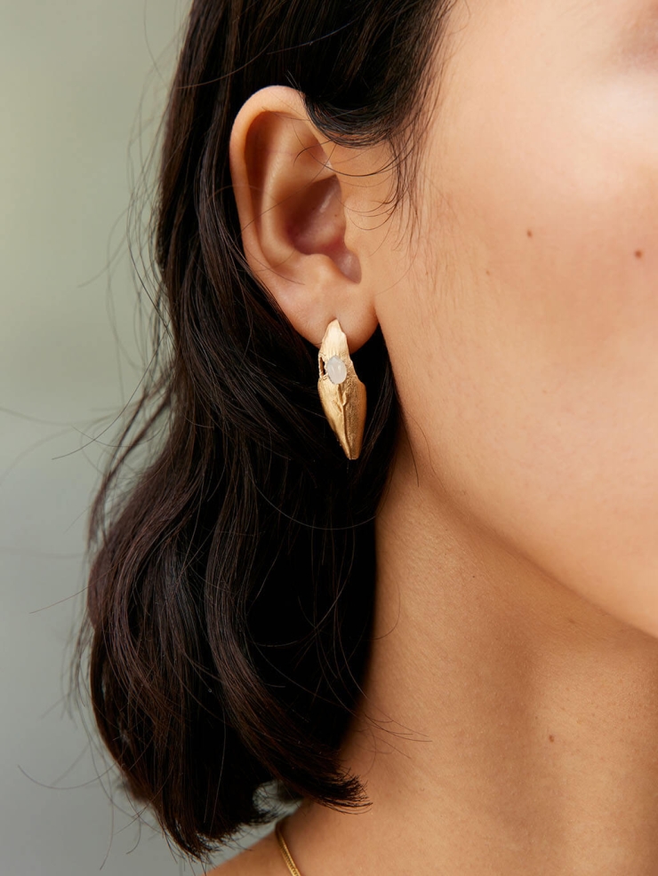 Gold White Jade Impression Stud Earrings