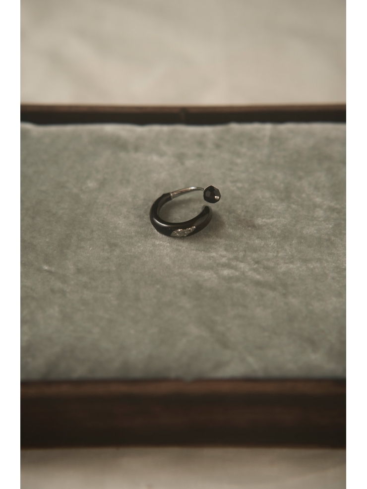 HANYING Silver Enamel Textured Ring With Crystal