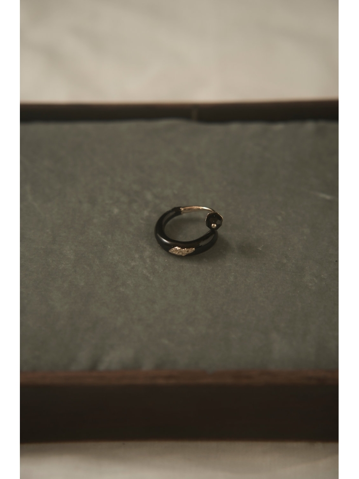 HANYING GOLD ENAMEL TEXTURED RING WITH CRYSTAL