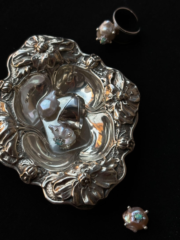 Silver Opal-Inlaid Pearl  Ring