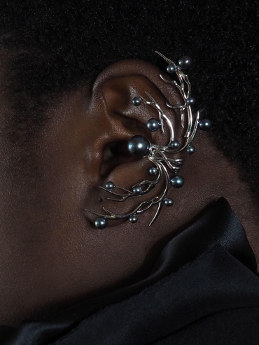 Black Pearl Thorn Earrings