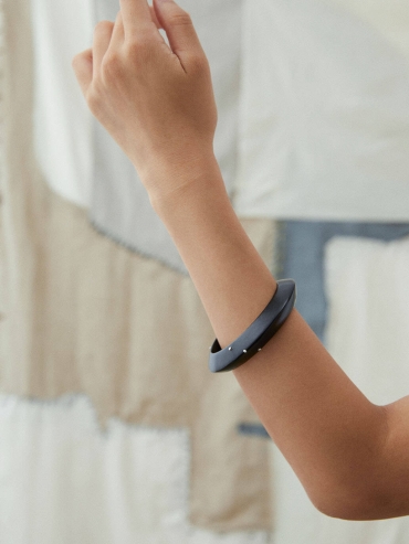 Ju,Ebony and Silver Bangle(Small-M)