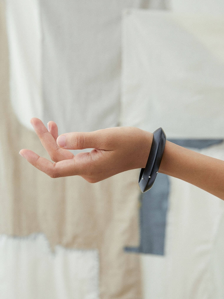 Ju,Ebony and Silver Bangle(Small-M)