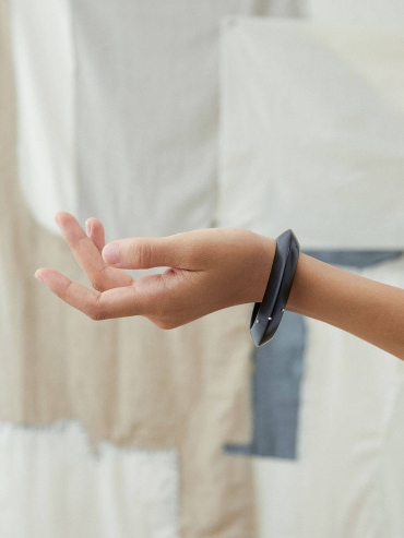 Ju,Ebony and Silver Bangle(Small-M)