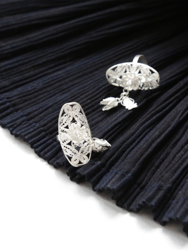 SUI-Knitting Ring with Fish and Bloom Shaped Hangings