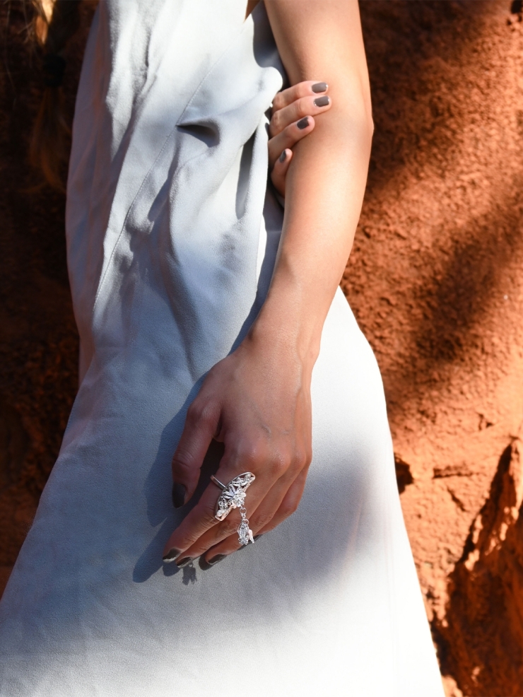 SUI-Knitting Ring with Fish and Bloom Shaped Hangings