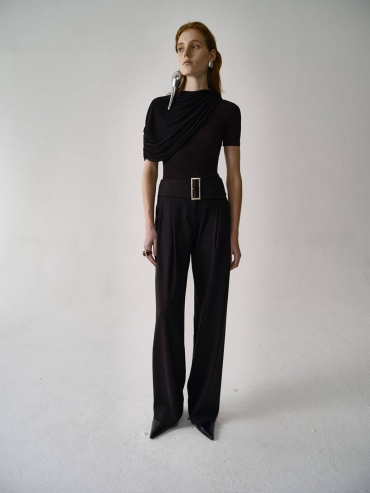 Black Asymmetric Stretch Fitted Top