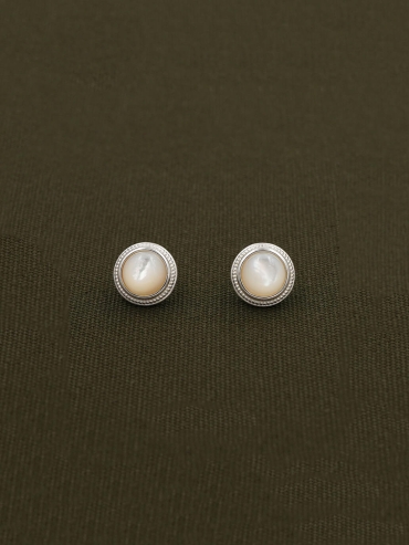 White Silent Ech Earrings