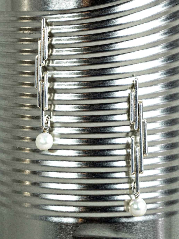 Item 001 Pearl Earrings