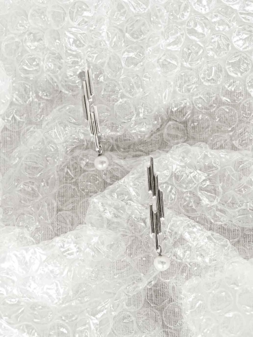 Item 001 Pearl Earrings