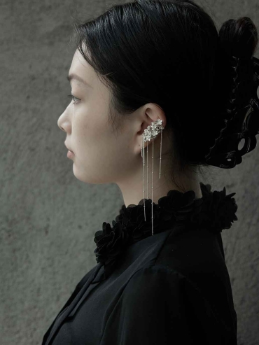 Rose in Flowing Stream Ear Clip-Single