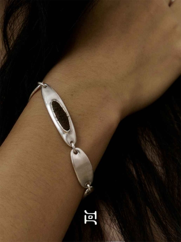 Silver Oval Calf Leather Inlaid Bracelet