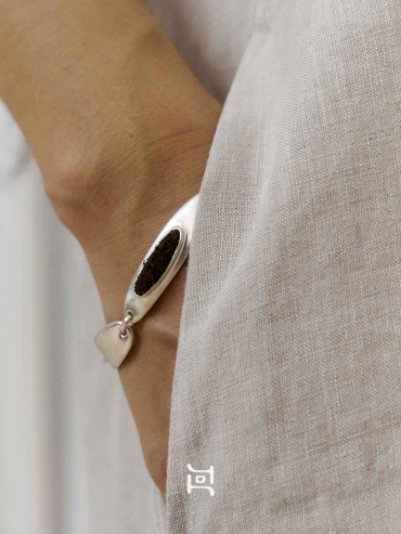 Silver Oval Calf Leather Inlaid Bracelet