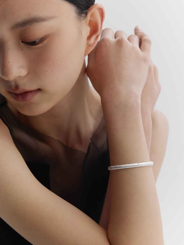 Silver Classic Curved Bracelet
