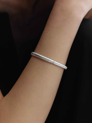 Silver Classic Curved Bracelet