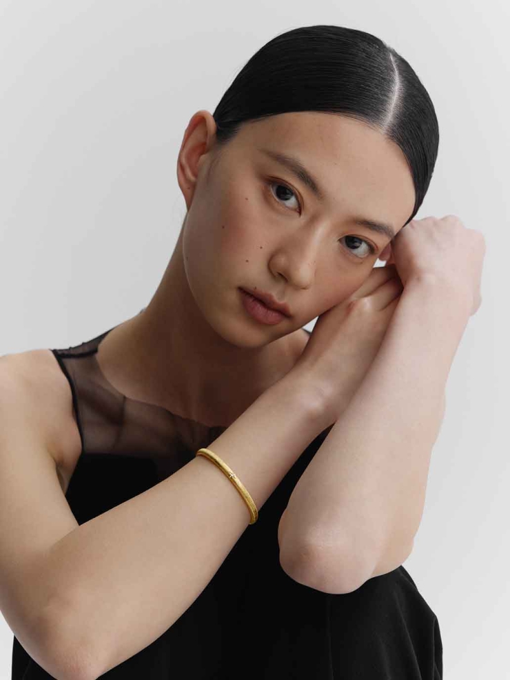 Gold Classic Curved Bracelet