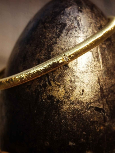 Gold Classic Curved Bracelet