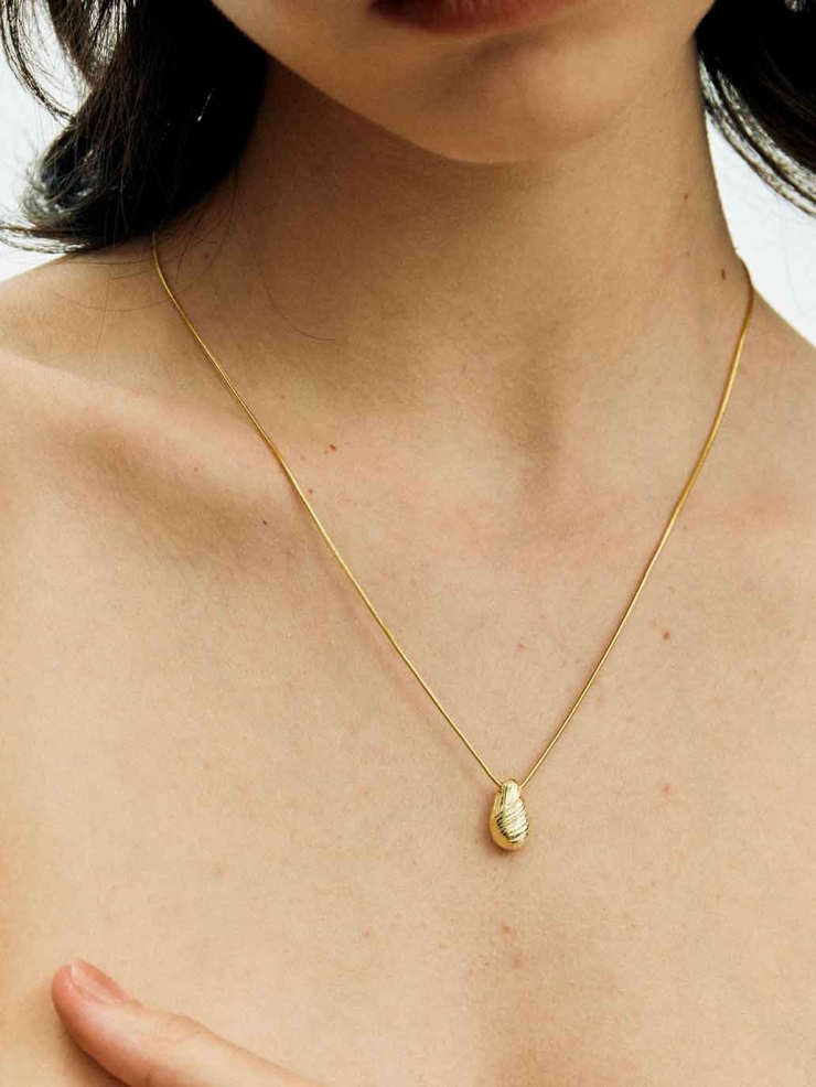 Gold Teardrop Oval Necklace