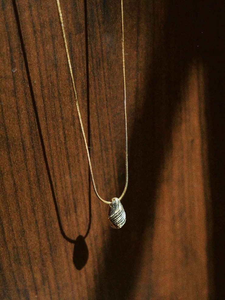 Gold Teardrop Oval Necklace