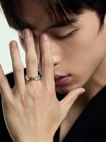 Möbius Twist Gemstone Ring