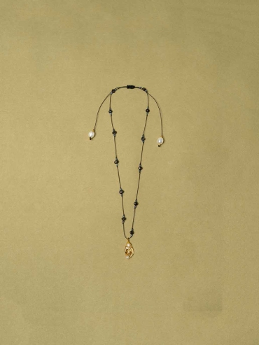 Gold Hand-Shaped Pearl Braided Necklace